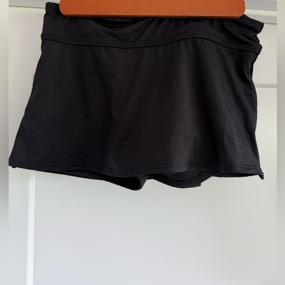 TYR Women’s Black Skort